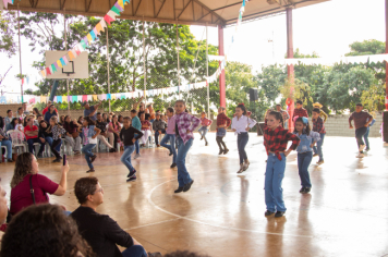Foto - Festa Julina da EMEF Prof. Carmelino José Dalsenter