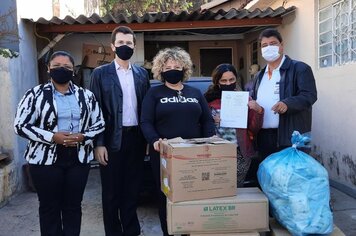 DHS visita garoto João Gabriel e entrega insumos hospitalares