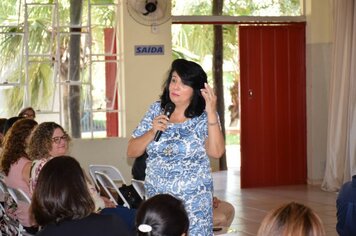 Professores de Pompeia prestigiam palestra da doutora Emília Cipriano 