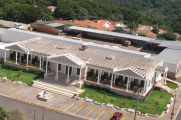 A prefeita Tina Januário inovou e surpreendeu os servidores municipais ao adiantar o pagamento da primeira parcela do 13º para fevereiro. 