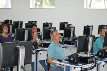 Alunos da Escola Municipal de Informática completam primeiro bimestre de curso