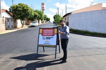 Vereador Rodolfo Marino acompanha etapa do programa Asfalto Novo no Jardim José Januário