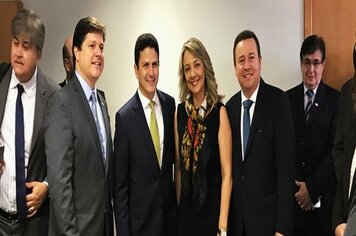 Prefeita tina se reúne com cinco ministros em brasília