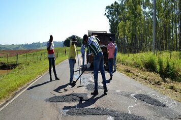 Prefeitura realiza operação tapa buracos na vicinal tufic baracat