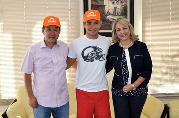 Jovem Campeão de Pompeia conquista ouro, prata e bronze em campeonato de natação