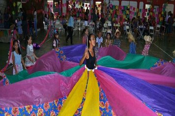 Festas juninas integram comunidade e escolas em pompeia e paulópolis