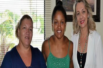 Prefeita tina prepara projeto de lei que cria incentivo a atletas pompeianos de expressão nacional