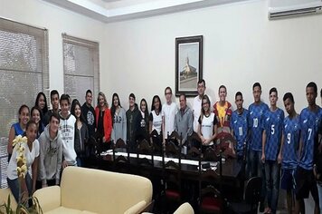 Prefeita tina confirma pompeia como sede da fase regional dos jogos escolares do estado de são paulo