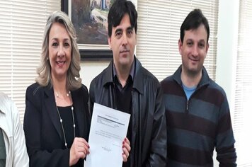 Prefeita tina assina carta de manifestação de apoio à implantação do parque tecnológico regional