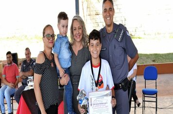 Prefeita tina prestigia formatura do proerd