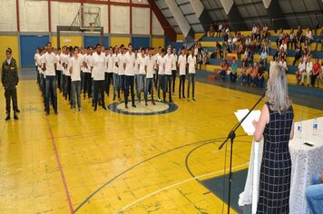 Prefeita tina participa de cerimônia de compromisso à bandeira da 133ª junta militar de pompeia