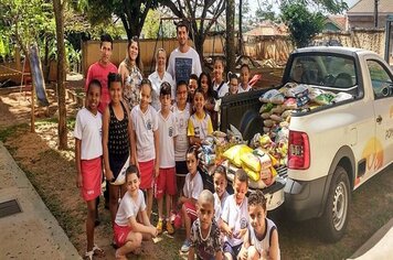 Organização da festa do peão e prefeitura de pompeia entregam mais de 3 toneladas de alimentos para entidades assistenciais