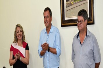 Prefeita tina anuncia instalação de grande empresa em pompeia