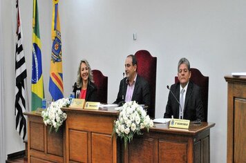 Prefeita tina e vice frança participam de solenidade na câmara em comemoração aos 89 anos de pompeia