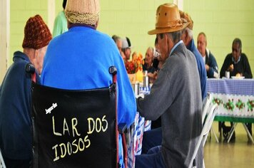 Cras realiza café da manhã especial em comemoração ao dia do idoso em parceria com lar “antônio frederico ozanam”