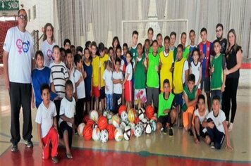 Prefeitura adquire mais de 30 novas bolas para secretaria de esportes