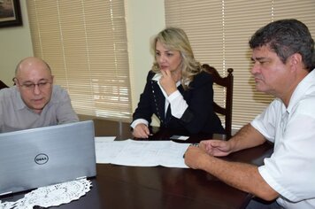 Representante de multinacional do ramo de processamento de alimentos visita Prefeitura de Pompeia