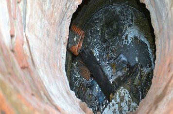 SAAE realiza manutenção em rede de esgoto da rua leandro fagionato, em Paulópolis