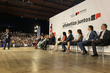 Pompeia recebe Prêmio de Excelência Educacional no evento Alfabetiza Juntos SP