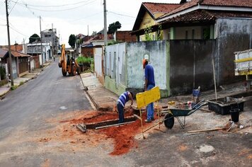 Prefeitura realiza obra de canalização de água pluvial na rua salvador mendes de almeida, jardim primavera