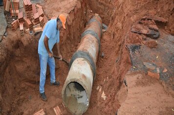 Prefeitura instala bocas de lobo na rua João Zanguetin e resolve problema de alagamento