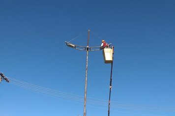 Prefeitura realiza troca de 48 lâmpadas queimadas na entrada da cidade