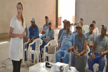 DHS oferece palestra sobre DSTs para trabalhadores, em Paulópolis