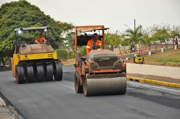 Programa Asfalto Novo avança com recapeamento da Avenida Benjamin Constant e Rua José Jordão