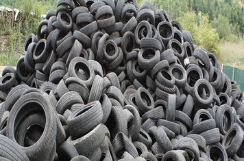 Prefeitura de pompeia promove descarte ecológico de 300 pneus
