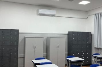 Prefeitura de Pompeia adquire aparelhos de ar-condicionado e EMEF “Grupão” já recebe a instalação dos equipamentos