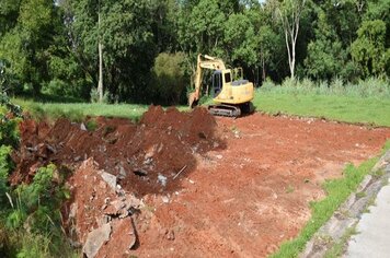 Tem início a preparação do terreno para construção da 1ª quadra de futebol society de pompeia