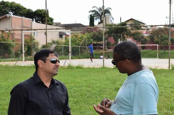 Prefeita Tina atende indicação do vereador Rodolfo e agenda instalação de iluminação em área de lazer