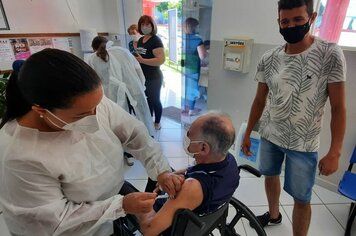 DHS de Pompeia começa a vacinar idosos