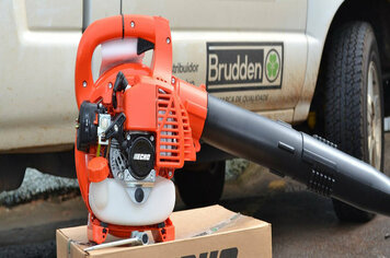 Brudden doa sopradores manuais à Prefeitura