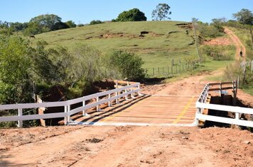 Prefeitura de Pompeia conclui a obra da nova ponte na estrada de acesso ao bairro Mil Alqueires