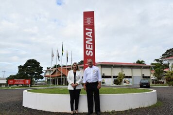 Prefeita Tina visita SENAI e conversa com alunos