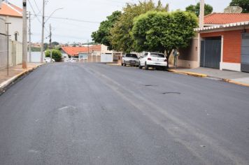 Prefeitura segue executando obras e asfalto novo chega em ruas do Distrito Industrial, Flândria e Centro