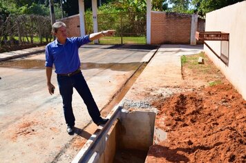 Prefeitura realiza obra de canalização de água pluvial no bairro Chácaras Aurora