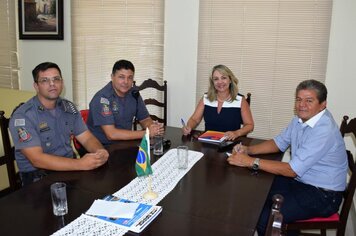 Prefeita Tina recebe o novo comandante do Pelotão da Polícia Militar de Pompeia