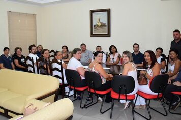 Prefeita Tina Januário recebe médicos da rede municipal