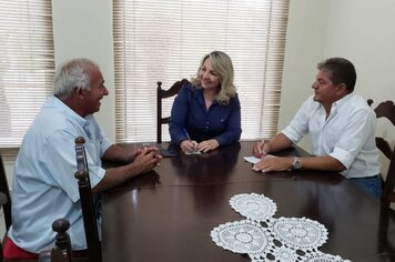 Prefeita Tina e vice França se reúnem com vereador Nê Fernandes e planejam ação intensiva na zona rural