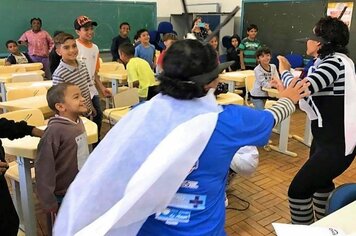 Alunos do Projeto “Tempo Útil” participam de ação de conscientização contra a dengue