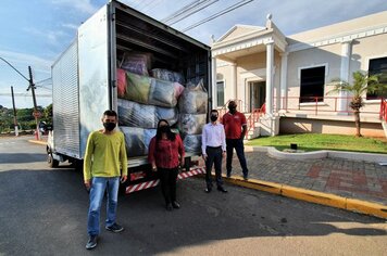 Governo Municipal inicia entrega de 1300 edredons da Campanha do Agasalho 2021
