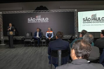 Prefeita Tina assina convênio com Governo do Estado para obra na zona rural