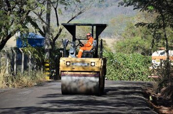 ASFALTO NOVO: Iniciada a pavimentação da Estrada Vicinal Manoel Antônio, PMP 040