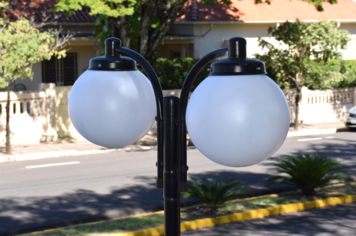 Prefeitura troca globos de iluminação da Avenida Expedicionários