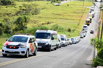 Prefeitura presta contas e realiza desfile dos novos veículos da frota municipal