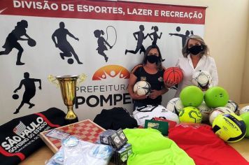 Prefeitura de Pompeia conquista materiais esportivos junto à Secretaria de Esportes do Estado