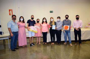 Mães pompeianas recebem os kits do programa Cesta de Bebês