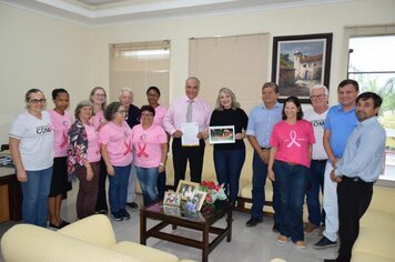 Prefeita Tina doa terrenos e Centro de Diagnóstico Oncológico se instalará em Pompeia